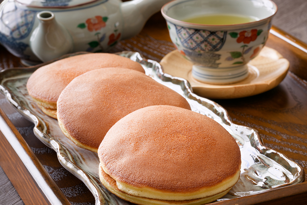 どら焼きの由来と歴史|親しまれるお菓子になるまで